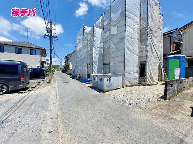 静かな住宅街で、車の出入りもスムーズです。 