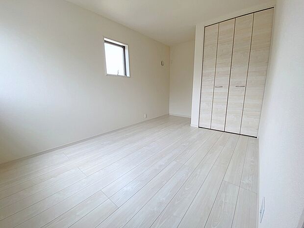 【施工例】お子様の一人部屋に最適な居室です。クローゼット付きで自然とお片付けできる環境に!