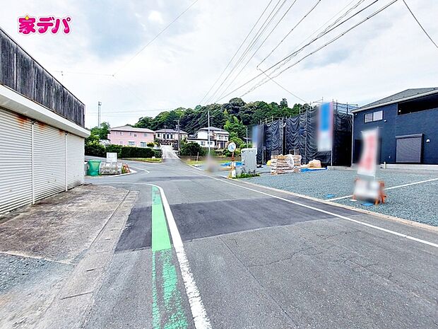 静かな住宅街で、車の出入りもスムーズです。