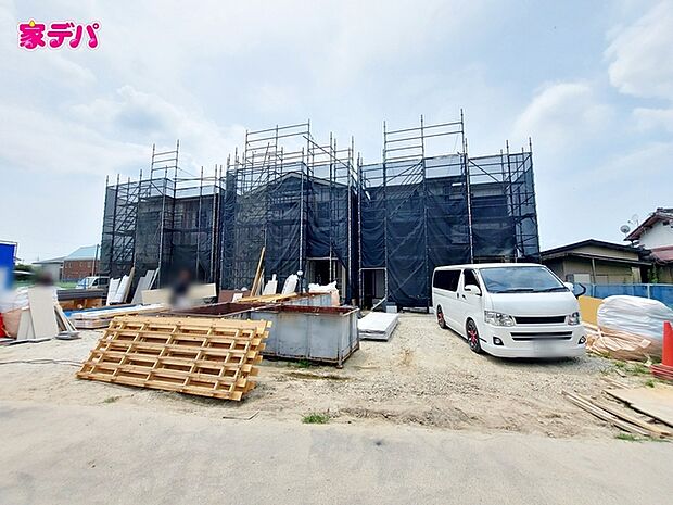 【2号棟】上棟しました!中央の建物になります。 ・整形地 ・長期優良住宅 ・4LDK ・LDK18.2帖 ・全居室収納完備 ・ランドリースペース ・土間収納 ・パントリー ・ファミリークローク