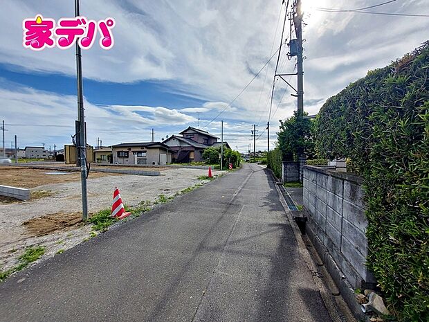 静かな住宅街で、車の出入りもスムーズです。