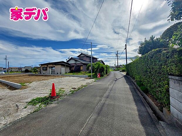 静かな住宅街で、車の出入りもスムーズです。