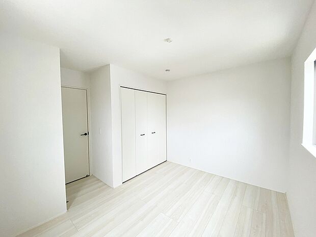 【洋室6.5帖】 お子様にとっての初めての「自分の部屋」。学習机やベッドの配置もラクラクです。