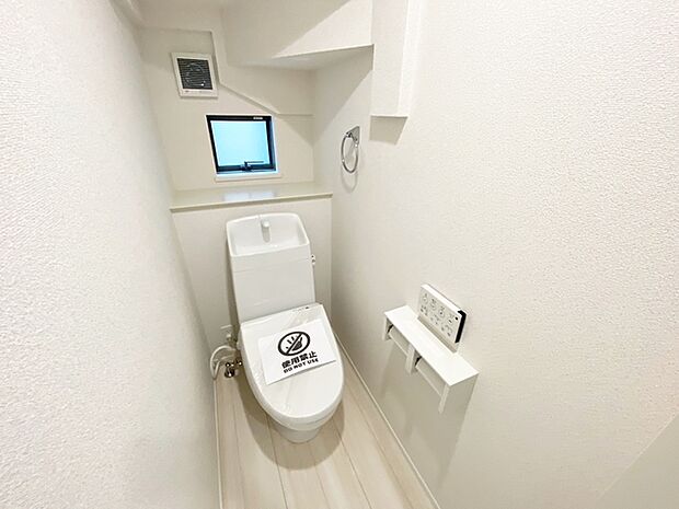 【1階トイレ】 各フロア1カ所ずつシャワー機能付トイレを設置しており、忙しい朝の混雑も解消!