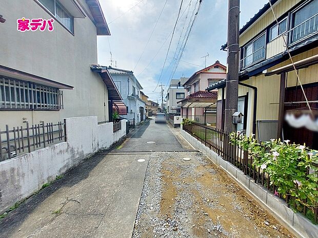 静かな住宅街で、車の出入りもスムーズです。