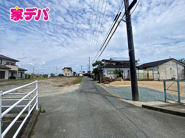 前面道路：北側約4ｍ幅