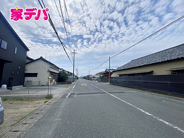 前面道路：北側約10ｍ幅