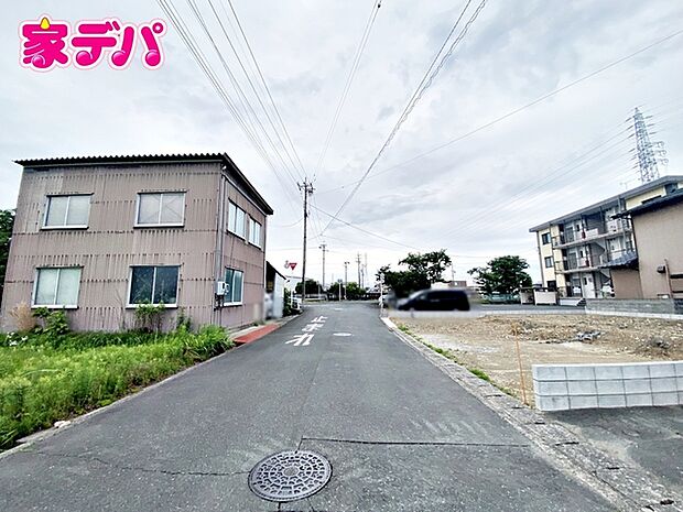 前面道路：北側約6.5ｍ幅