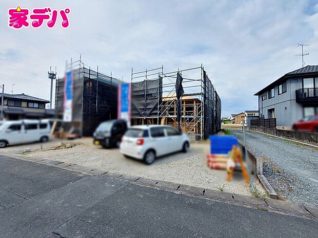 上棟しました!ご見学希望のお客様につきましては現地の他に同社の完成物件にて設備や仕様などご確認いただけます。