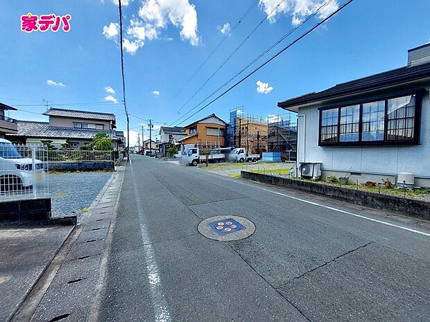 前面道路：南東側公道約6.8ｍ幅 