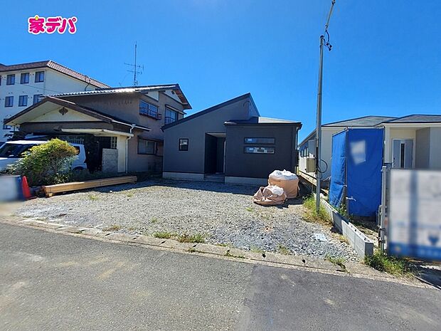 足場が外れました！現地ご案内いたします。周辺環境や陽当たりなどもあわせてご確認いただけます。実際の住み心地をイメージしながらご見学いただけますので、お気軽にお問い合わせください！ 