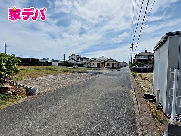 静かな住宅街で、車の出入りもスムーズです。