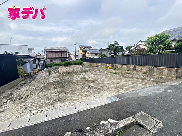 住宅ローンにご不安のあるお客様も、まずはお気軽にご相談下さい。お客様に最適な資金計画と金融機関をご案内いたします。
