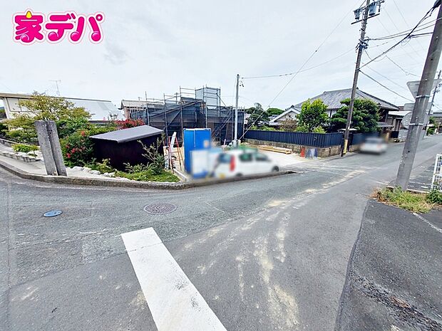 前面道路も広く車通りも少ないので、運転が苦手な方でも自分のペースで駐車ができます