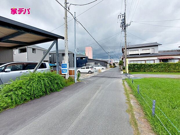 静かな住宅街で、車の出入りもスムーズです。