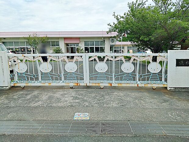 村櫛幼稚園(570m)