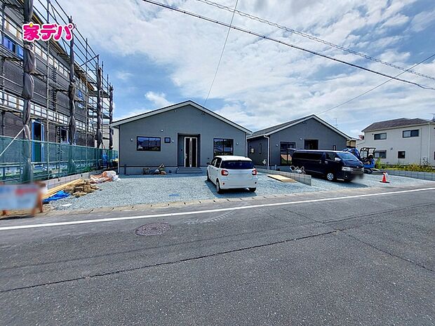 地域に密着した不動産販売でお客様のニーズに、経験豊富なスタッフが柔軟にご対応させて頂きます。左側の建物になります。