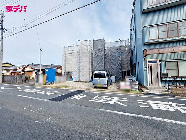 【2号棟】上棟しました!右側の建物になります。 ・長期優良住宅 ・4LDK ・LDK21.6帖 ・全居室収納完備 ・リビング階段 ・ウォークインクローゼット ・全室2面採光 ・階段下収納付き