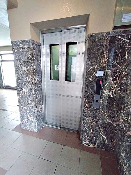 エレベーターがあるので重たい荷物も楽に運ぶことができますね！