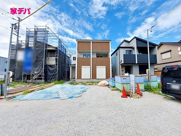足場が外れました!右の建物になります。現地ご案内いたします。周辺環境や陽当たりなどもあわせてご確認いただけます。実際の住み心地をイメージしながらご見学いただけますので、お気軽にお問い合わせください!