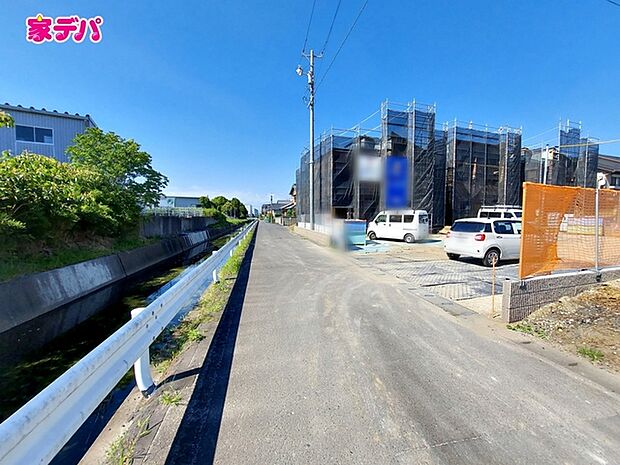 前面道路:西側約4.5m幅