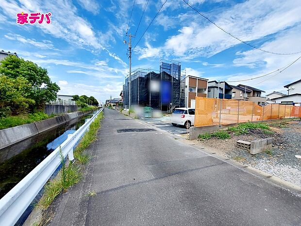 前面道路:西側約4.5m幅