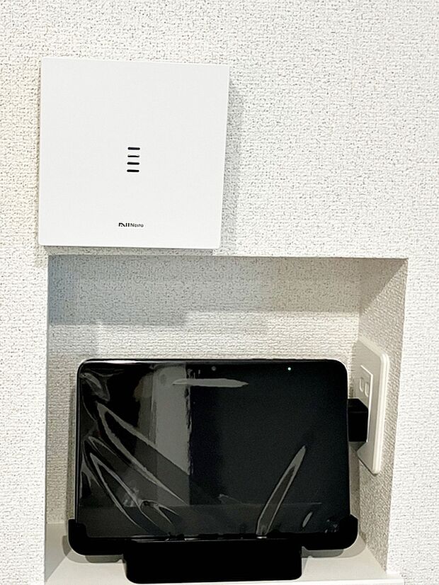 【nasta】 タブレットやスマホで、家中どこにいても応答可能。自動音声もあるので忙しい時に便利です。