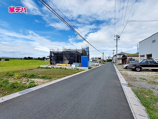 前面道路が5mと広いので運転が苦手な方にも安心です