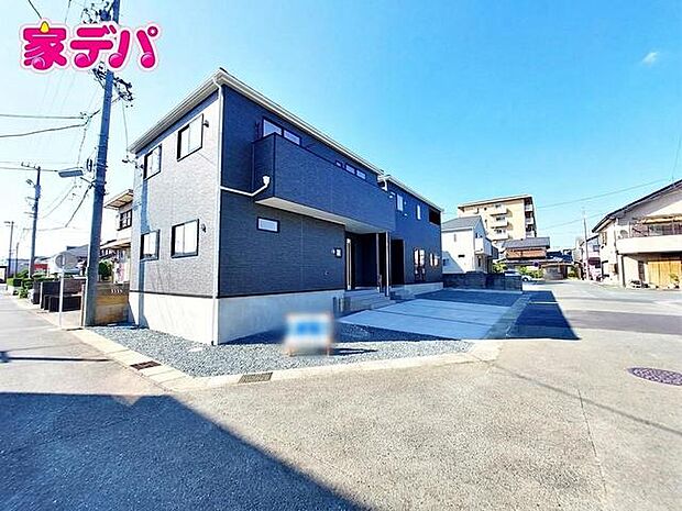 前面道路:南東側約5.9m幅、南西側約5.9m幅。角地の為日当たり良好です。前面道路はゆとりの約5.9m!車通りも比較的少なく、落ち着いた住環境が魅力です。