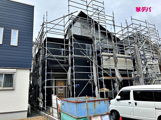 【1号棟】まもなく足場解体です! ・日当たり良好 ・長期優良住宅 ・3LDK ・LDK18.5帖 ・全居室収納完備 ・リビング階段 ・リビング収納 ・マルチスキップ2.5帖 ・書斎コーナー2.5帖