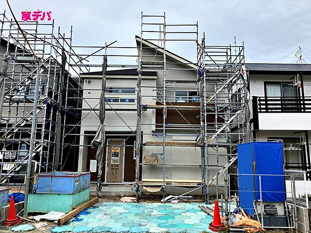 【2号棟】まもなく足場解体です! ・日当たり良好 ・長期優良住宅 ・3LDK(4LDK) ・LDK17帖 ・全居室収納完備 ・土間収納 ・備蓄倉庫 ・吊り下げ式室内物干し付き ・並列駐車場3台可