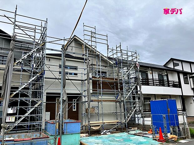 まもなく足場解体です。ご見学希望のお客様につきましては同型同仕様の物件にご案内いたします。当日のご連絡でも対応いたします。お気軽に『家デパ』までお問い合わせ下さい!経験豊富なスタッフが対応いたします。