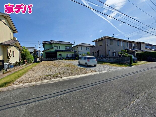 現地や周辺環境もあわせてご確認いただけます。現地ご案内いたします。お気軽にお問い合わせください。実際の陽当たりや前面道路、周辺の環境などもぜひ現地でご確認ください。スタッフが丁寧にご案内いたします。