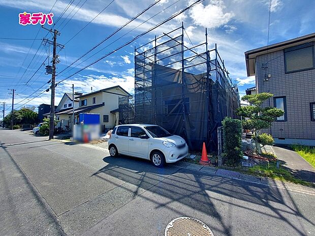 現地や周辺環境もあわせてご確認いただけます。現地ご案内いたします。お気軽にお問い合わせください。実際の陽当たりや前面道路、周辺の環境などもぜひ現地でご確認ください。スタッフが丁寧にご案内いたします。 