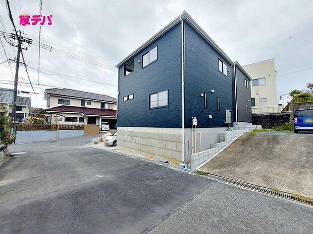 現地や周辺環境もあわせてご確認いただけます。現地ご案内いたします。お気軽にお問い合わせください。実際の陽当たりや前面道路、周辺の環境などもぜひ現地でご確認ください。スタッフが丁寧にご案内いたします。 