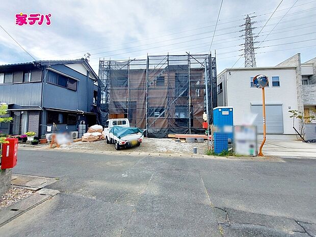 上棟しました。ご見学希望のお客様につきましては同型同仕様の物件にご案内いたします。当日のご連絡でも対応いたします。お気軽に『家デパ』までお問い合わせ下さい!経験豊富なスタッフが対応いたします。