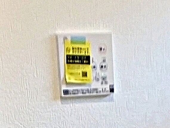【浴室乾燥暖房機】 浴室内で洗濯物の乾燥ができるため、天候に左右されずに室内干しが行えます。雨の日や花粉の時期でも洗濯物を干せるため、洗濯物が溜まる心配がありません!