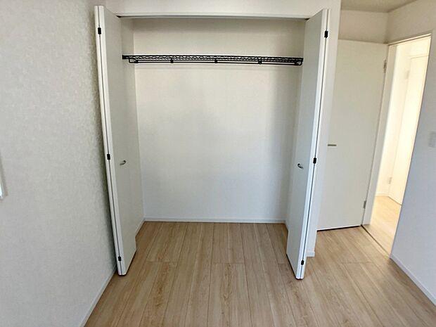 全居室に収納が備わっており、衣類や雑貨、お子様のおもちゃなどもしっかり整理できます。各部屋をすっきりと使いやすく、生活スペースを有効に活用できます!