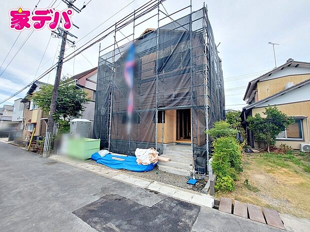 上棟しました。ご見学希望のお客様につきましては同型同仕様の物件にご案内いたします。当日のご連絡でも対応いたします。お気軽に『家デパ』までお問い合わせ下さい!経験豊富なスタッフが対応いたします。