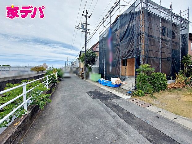 住宅ローンにご不安のあるお客様も、まずはお気軽にご相談ください。お客様に最適な資金計画と金融機関をご案内いたします。ご希望やご状況をお伺いしながら、無理のない返済計画をご提案いたします。