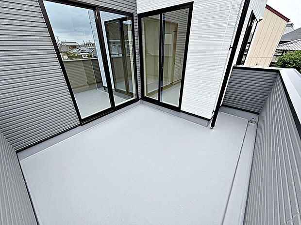 【施工例】広々バルコニーでお洗濯はもちろん、お布団干しもラクラク