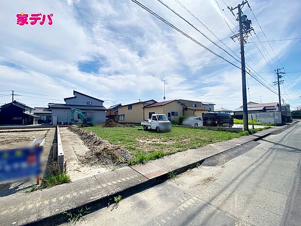 現地や周辺環境もあわせてご確認いただけます。現地ご案内いたします。お気軽にお問い合わせください。実際の陽当たりや前面道路、周辺の環境などもぜひ現地でご確認ください。スタッフが丁寧にご案内いたします。