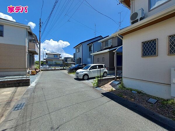 前面道路：北側約4ｍ幅