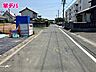 外観：前面道路は公道で、幅員約6ｍのゆとりある広さがあります。車同士のすれ違いや駐車時の切り返しもスムーズに行え、毎日の駐車やお出かけもらくらく。運転が苦手な方でもゆとりを持って出入りしやすい道路幅です。 