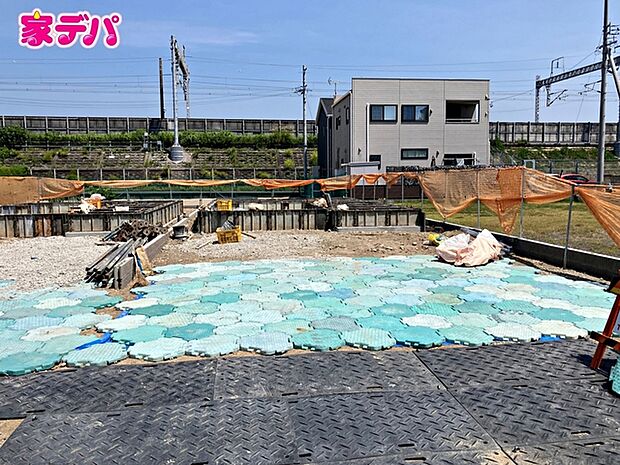建築予定地です。ご見学希望のお客様につきましては同型同仕様の物件にご案内いたします。当日のご連絡でも対応いたします。お気軽に『家デパ』までお問い合わせ下さい!経験豊富なスタッフが対応いたします。