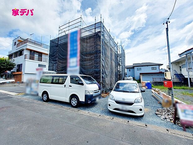 上棟しました。ご見学希望のお客様につきましては同型同仕様の物件にご案内いたします。当日のご連絡でも対応いたします。お気軽に『家デパ』までお問い合わせ下さい!経験豊富なスタッフが対応いたします。