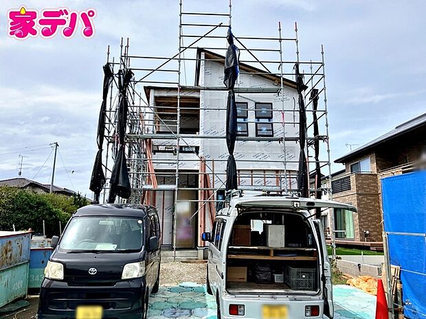 上棟しました。ご見学希望のお客様につきましては同型同仕様の物件にご案内いたします。当日のご連絡でも対応いたします。お気軽に『家デパ』までお問い合わせ下さい！経験豊富なスタッフが対応いたします。