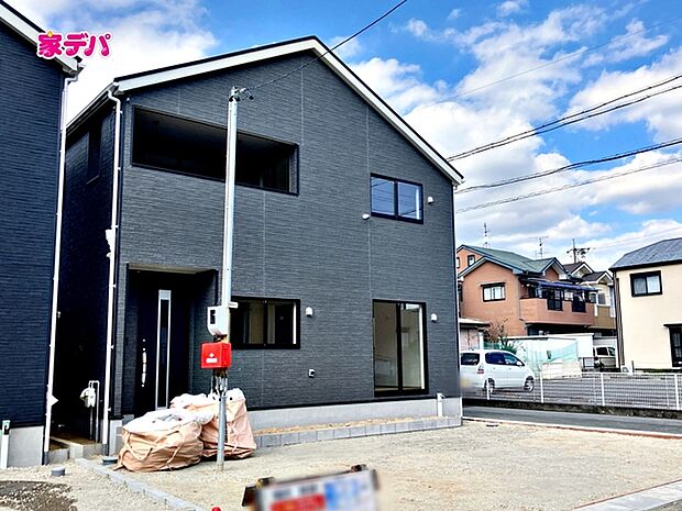 足場が外れました！現地ご案内いたします。周辺環境や陽当たりなどもあわせてご確認いただけます。実際の住み心地をイメージしながらご見学いただけますので、お気軽にお問い合わせください！ 