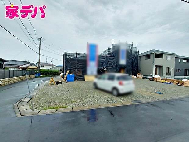 上棟しました。（右側の建物です）ご見学希望のお客様につきましては同型同仕様の物件にご案内いたします。当日のご連絡でも対応いたします。