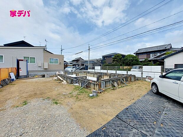 住宅ローンにご不安のあるお客様も、まずはお気軽にご相談ください。お客様に最適な資金計画と金融機関をご案内いたします。ご希望やご状況をお伺いしながら、無理のない返済計画をご提案いたします。 